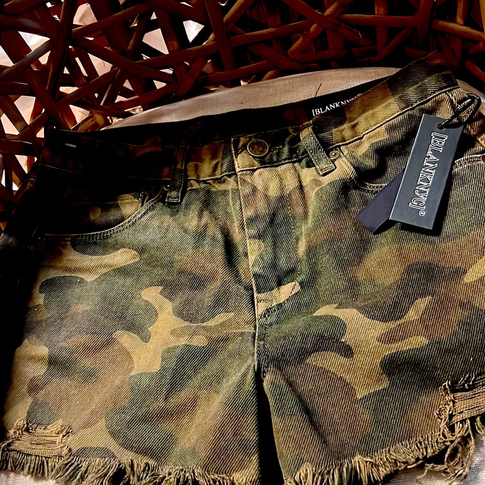 COPY - New Blank NYC Womens Camo Army Cut Off Denim Shorts 29 Unique